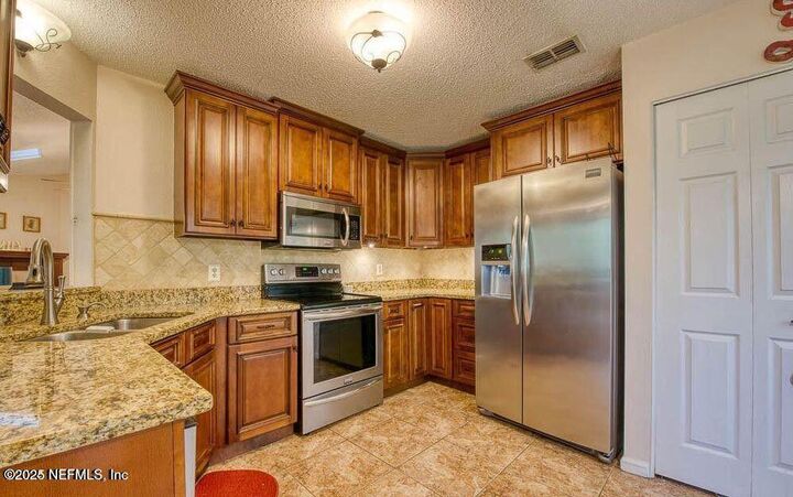 Property Photo: 3801 Crown Point Road 3082 FL 32257