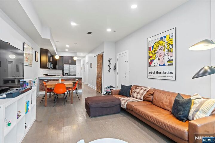 Property Photo:  172 South Street B  NJ 07307 