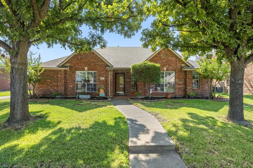 Property Photo:  6707 Foxglove Trail  TX 75048 