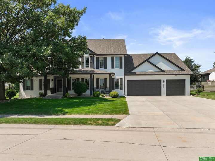 Property Photo: 9902 S 173 Circle NE 68136
