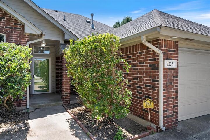 Property Photo: 204 SW 129th Street OK 73170