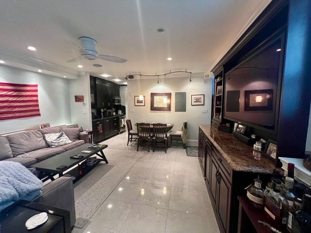 Property Photo:  20 Monument St 1  MA 02129 