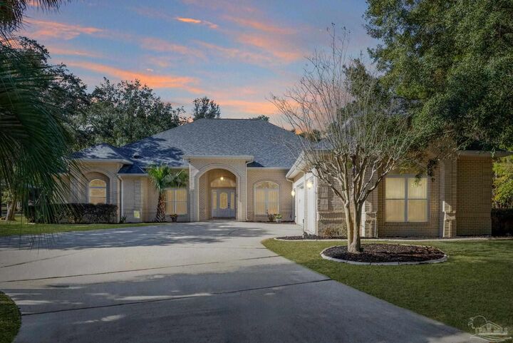 Property Photo:  2739 Muirfield Dr  FL 32566 
