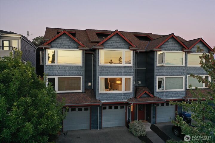 Property Photo: 4318 Phinney Avenue N B WA 98103
