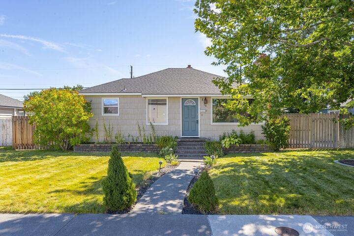 24  E Street SE  Ephrata WA 98823 photo