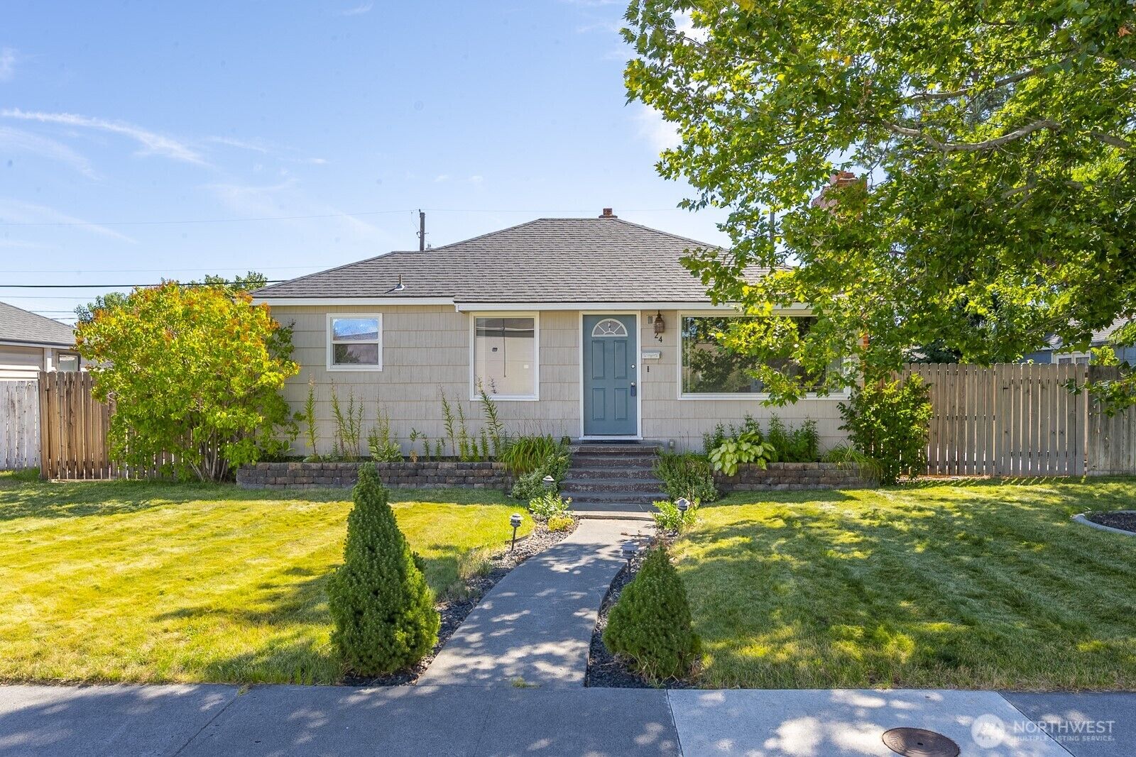 Property Photo: 24 E Street SE WA 98823