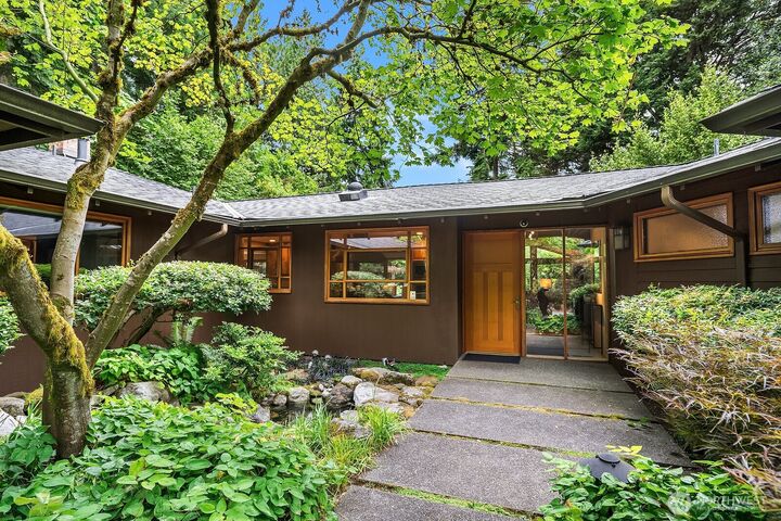 8509 NE 27th Place  Clyde Hill WA 98004 photo