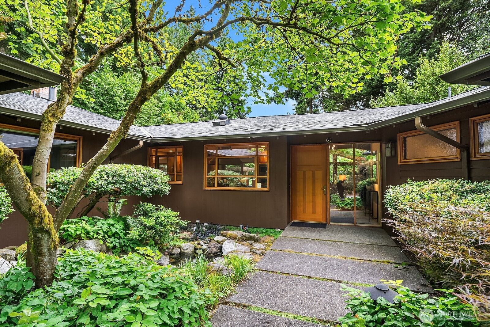 Property Photo:  8509 NE 27th Place  WA 98004 