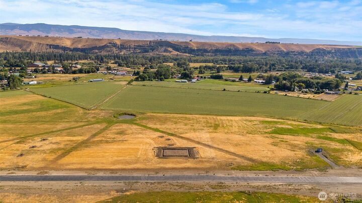 Property Photo:  621  Thorp Landing Lane  WA 98946 