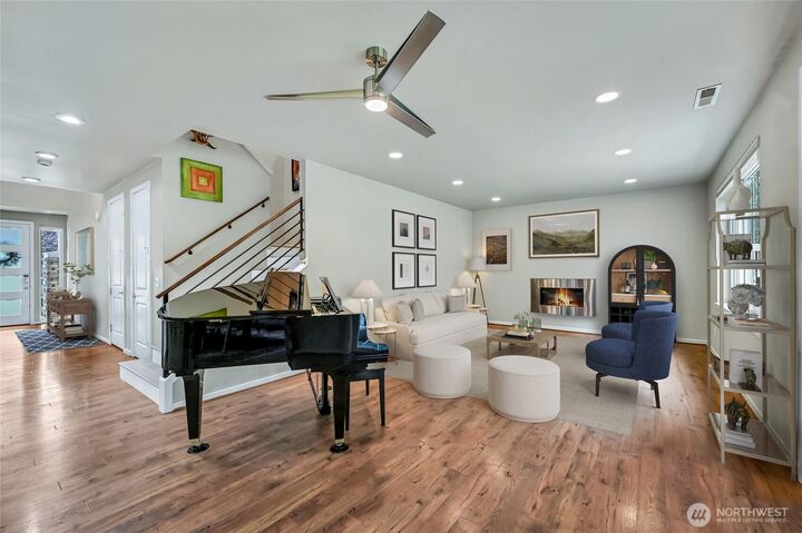 Property Photo: 502 S 187th Lane WA 98148