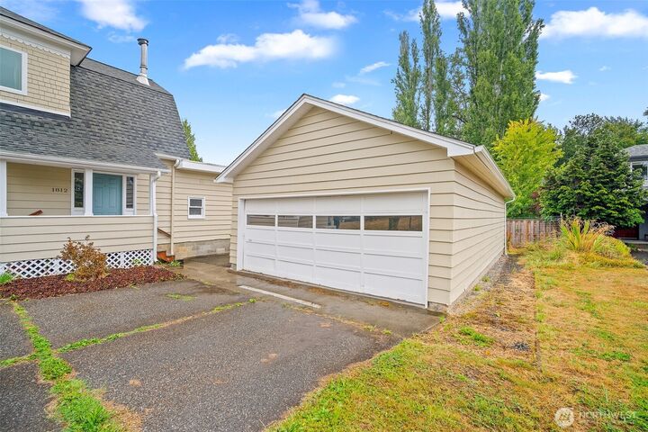 Property Photo: 1812 E Maryland Street WA 98226