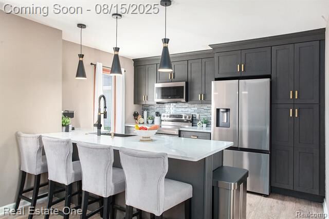 Property Photo: 608 Parkdale MI 48307
