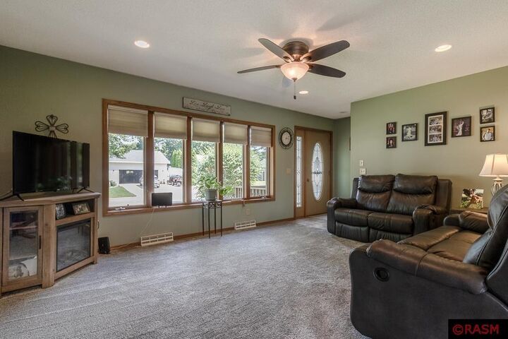 Property Photo: 607 E Nathan Street MN 56055