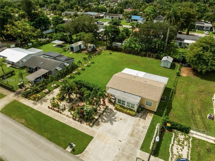 Property Photo: 512 NW 13th St FL 33030