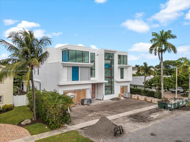 Property Photo: 365 NE 3rd St FL 33432