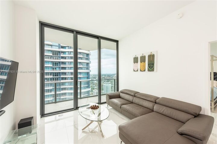 Property Photo: 1300 S Miami Ave Ph4909 FL 33130