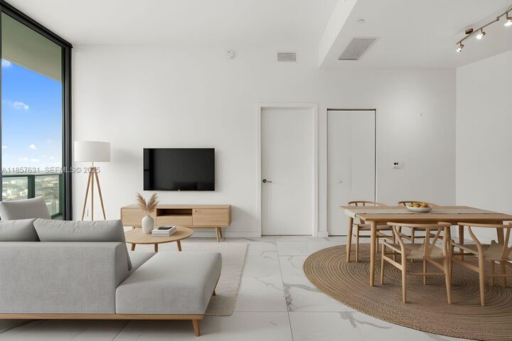 Property Photo:  1300 S Miami Ave Ph4909  FL 33130 