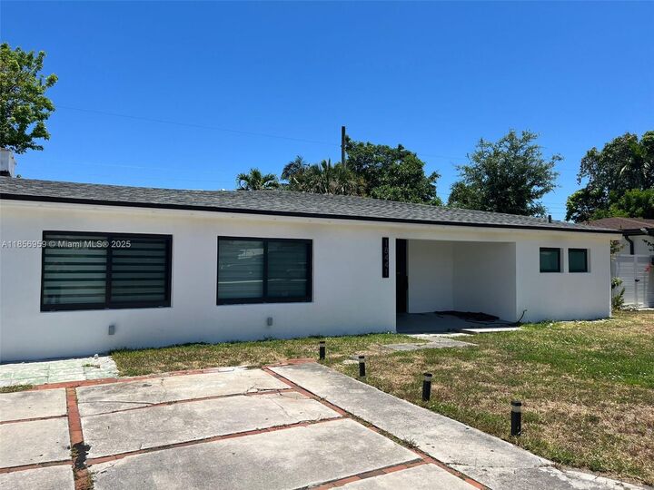 Property Photo: 18441 NE 21st Ave FL 33179