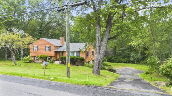 Property Photo:  62 Terry Plains Road  CT 06002 