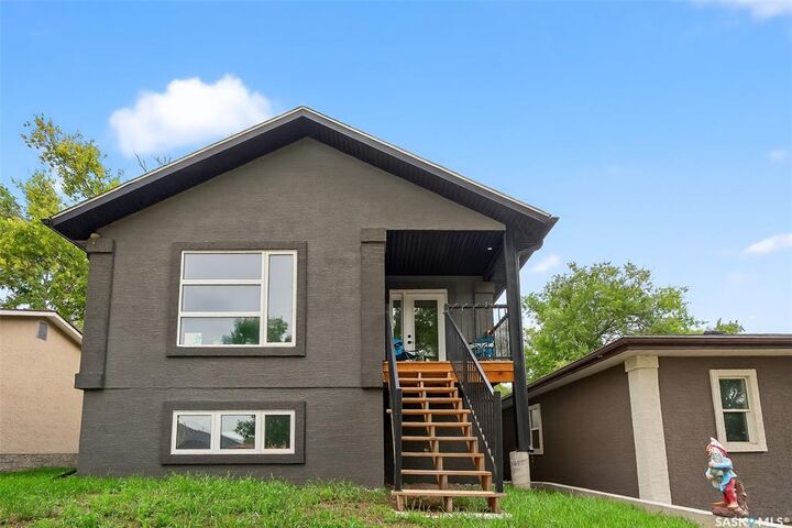 1034 Stadacona Street W  Moose Jaw SK S6H 2B2 photo