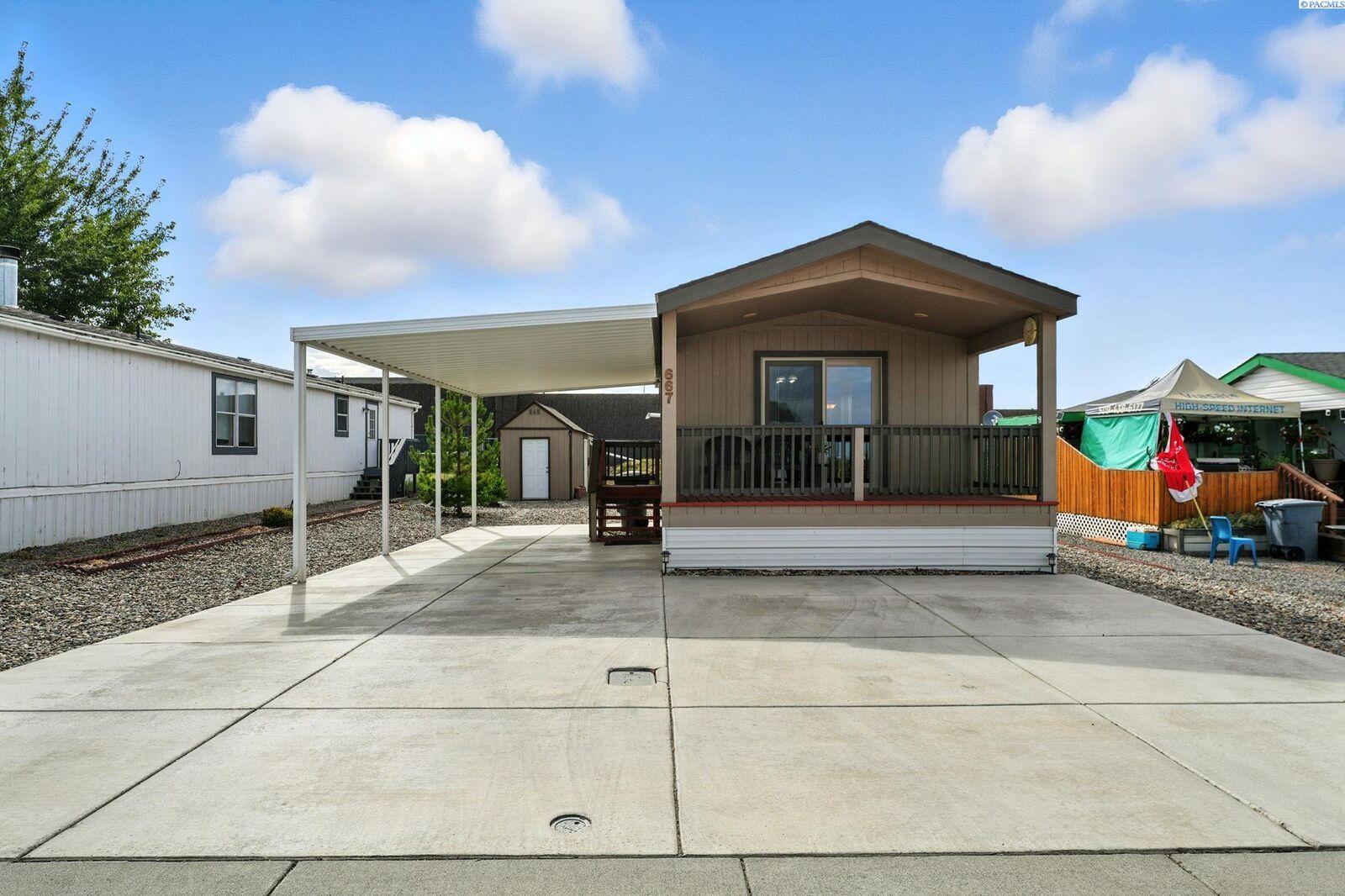 Property Photo: 667 Lonetree Lane WA 99352