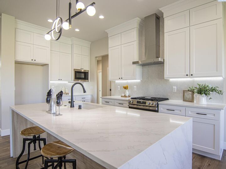 Property Photo:  2839 Savanna Ave  WA 99352 