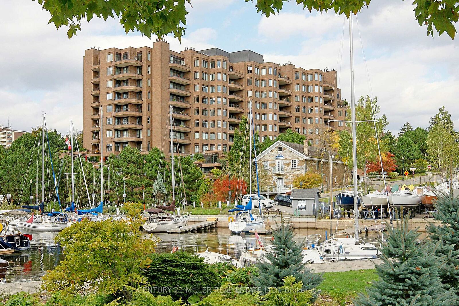 Property Photo:  100 Lakeshore Road E 710  ON L6J 6M9 