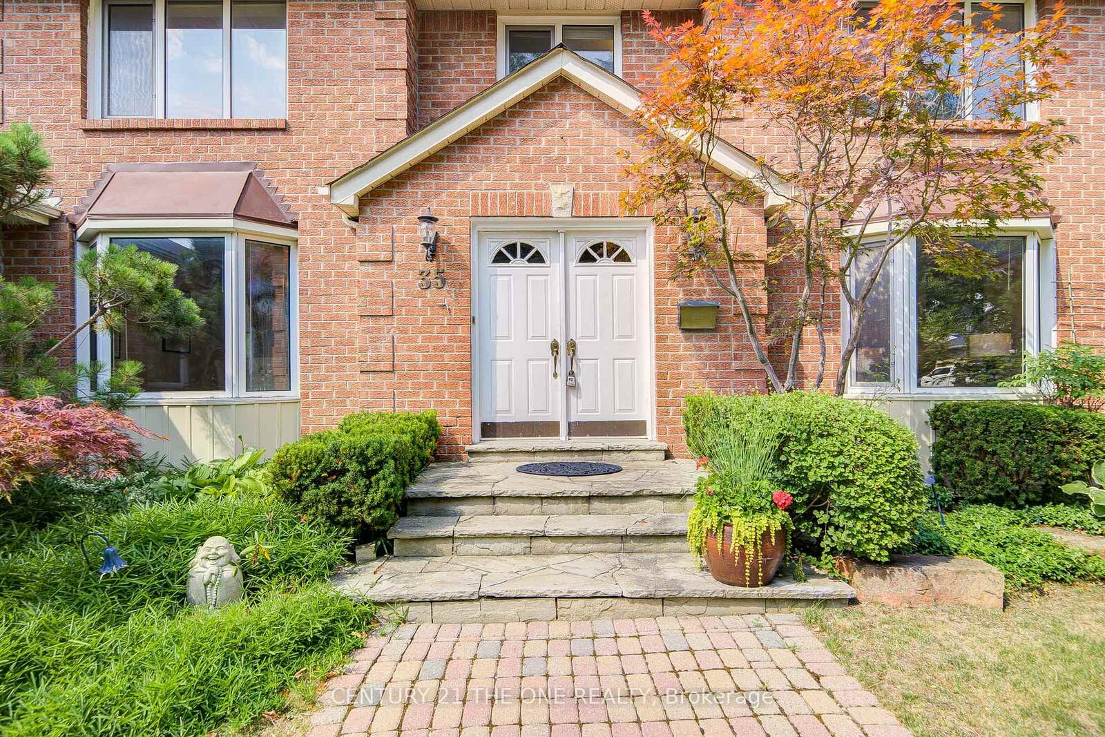 Property Photo:  35 Ambleside Crescent  ON L3R 7T2 