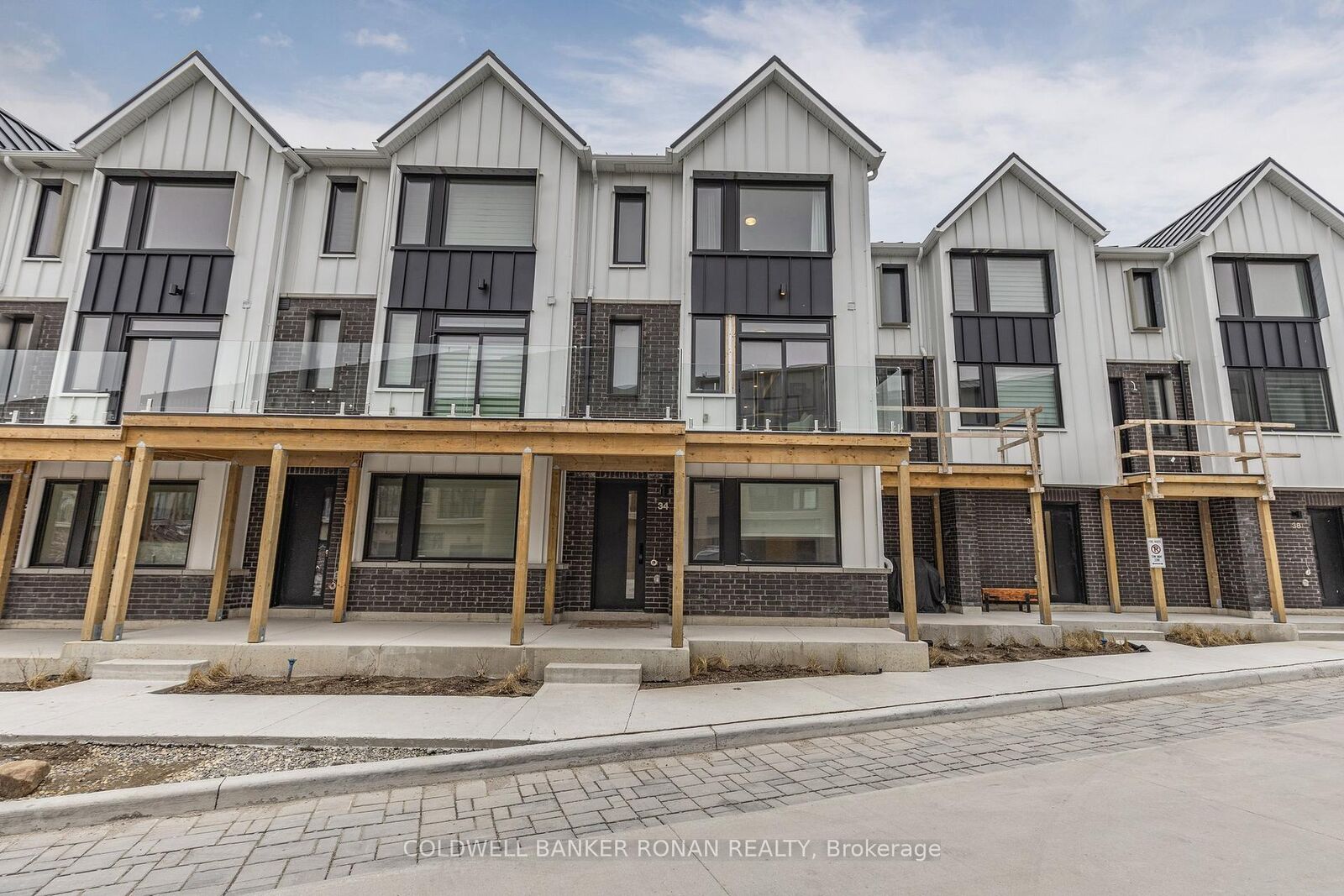 Property Photo: 34 Rainwater Lane ON L4N 9J6