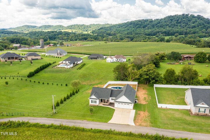 Property Photo:  201 Barnett Road  TN 37659 