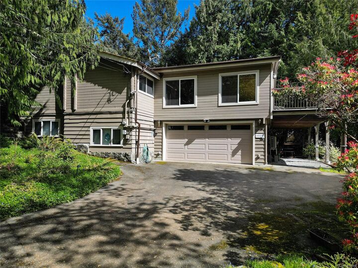 Property Photo: 10929 Inwood Rd BC V8L 5H9
