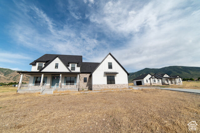 Property Photo: 2288 N Lincoln Ln A/B UT 84074