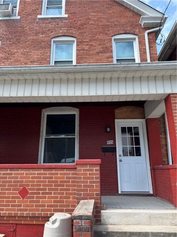Property Photo:  905 Orr  PA 16201 