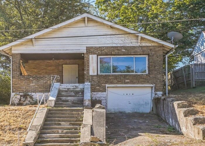 Property Photo: 9620 Emerson St PA 15235