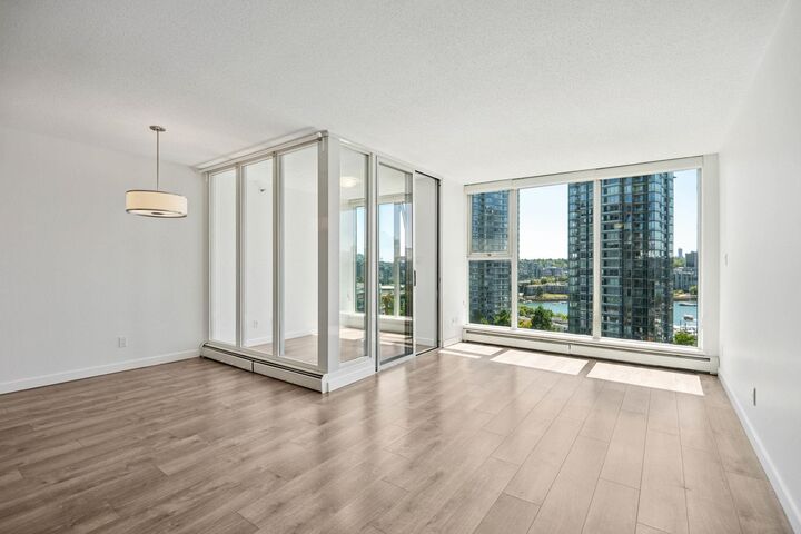Property Photo: 1009 Expo Boulevard 1606 BC V6Z 2V9