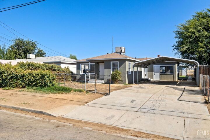 Property Photo: 1014 Castaic Avenue CA 93308