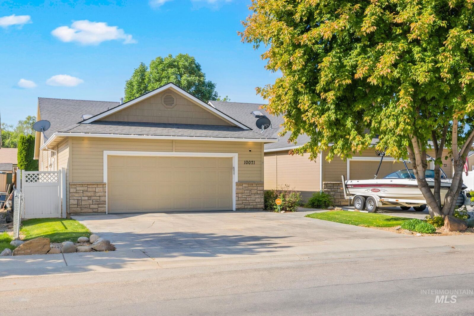 Property Photo:  10071 Sunflower  ID 83704 