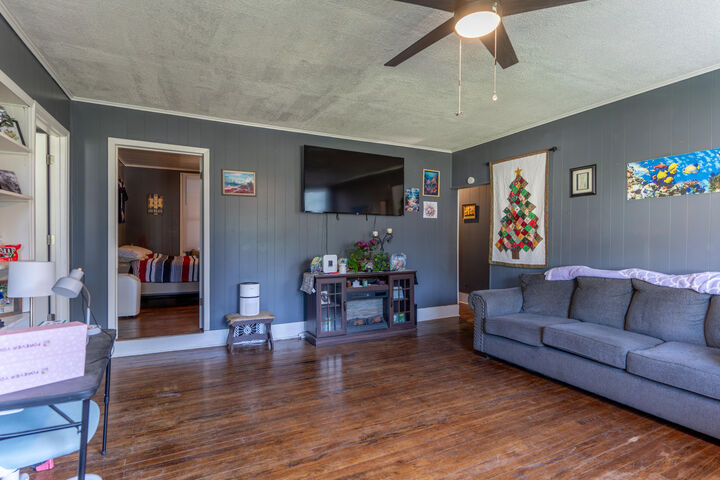 Property Photo: 401 E Rollins St MO 65270