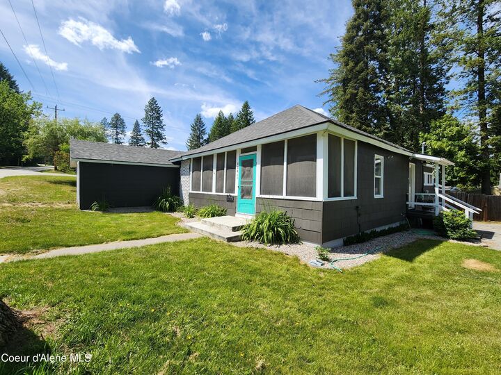 Property Photo:  424 W Larch  WA 99156 