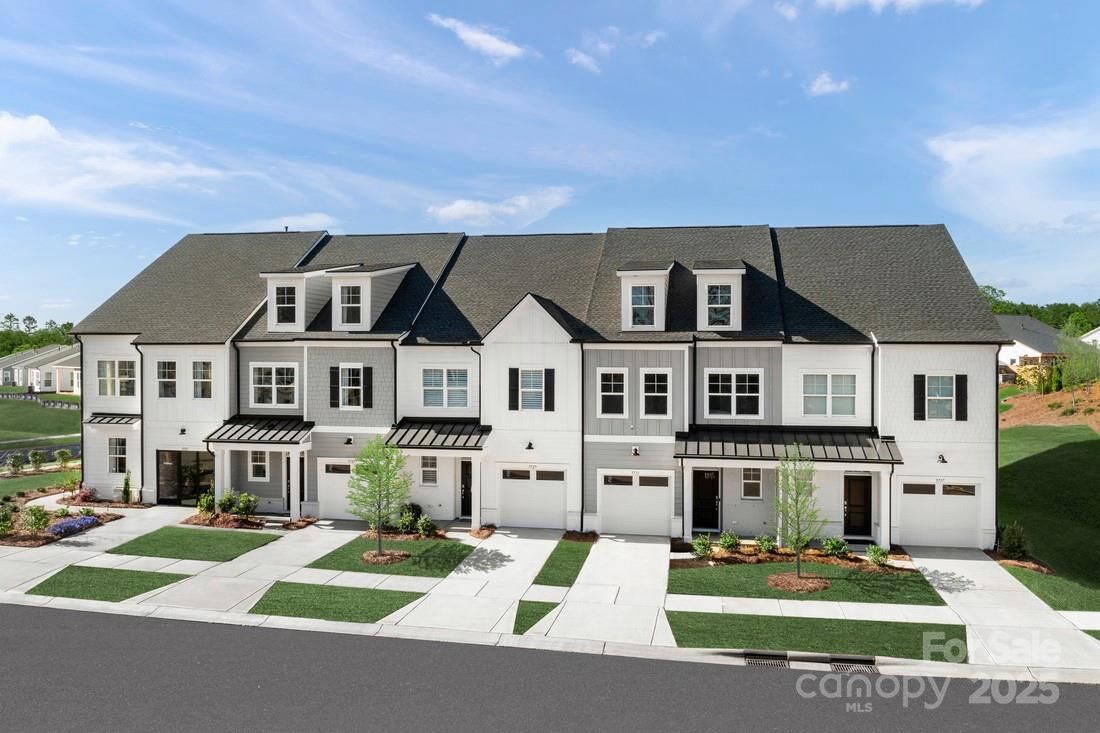 Property Photo: 3109 Finchborough Court 213 NC 28269