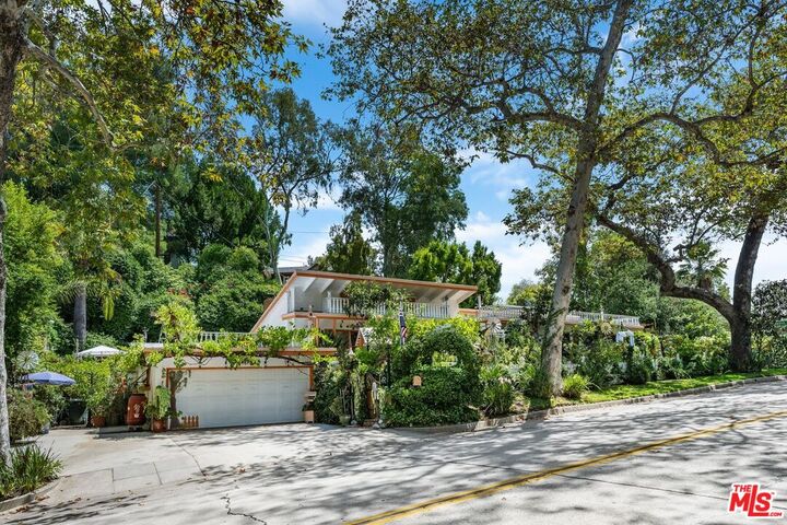 Property Photo:  1705 La Loma Rd  CA 91105 