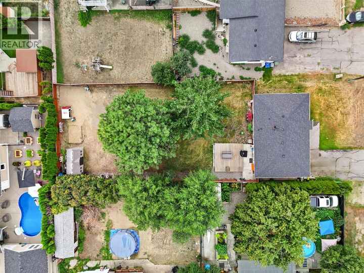 Property Photo:  1721 Brunner Avenue  BC V2B 4K1 