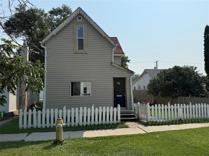 132 1st Street Northwest — photo 1