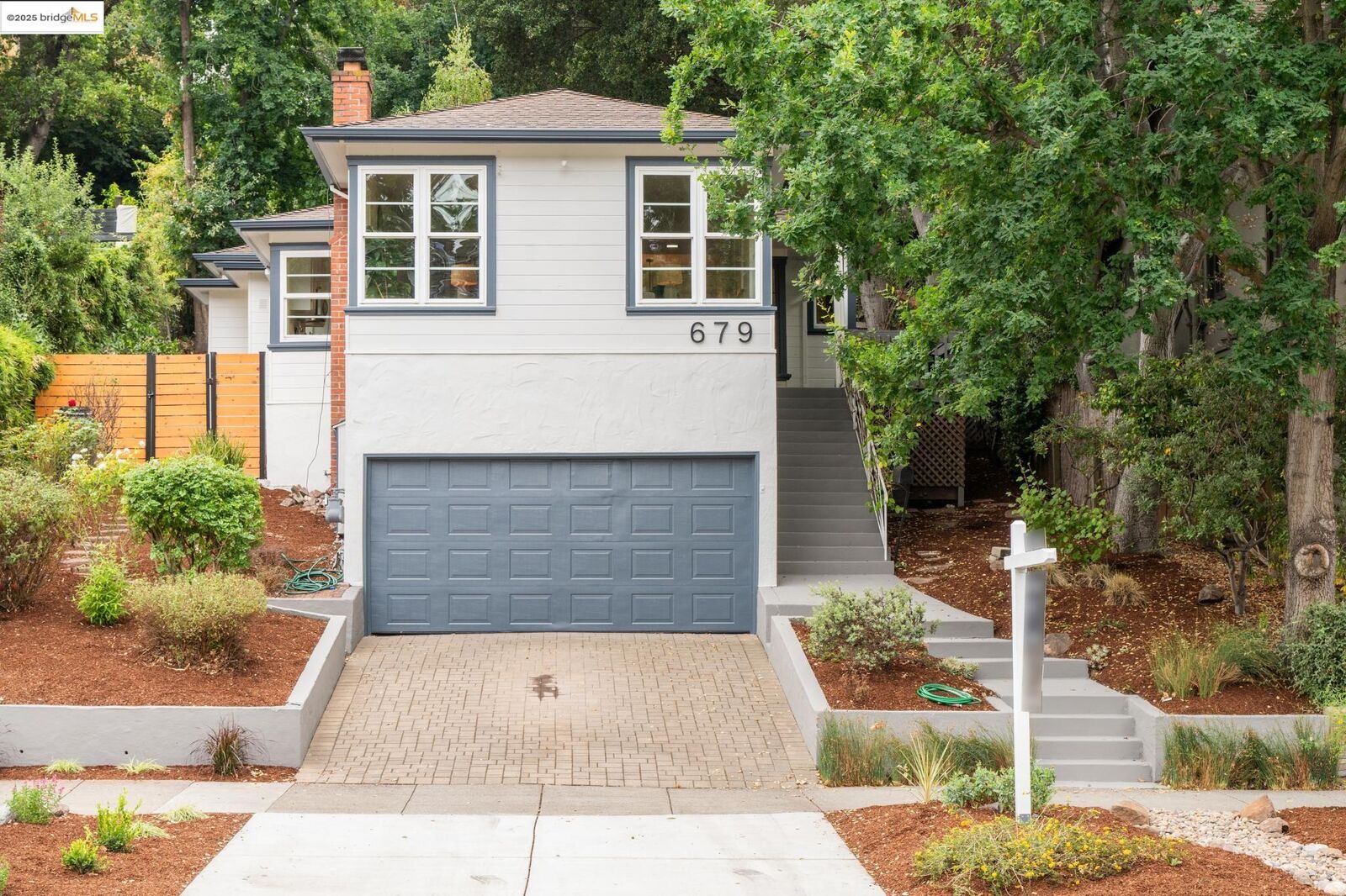 Property Photo:  679 Mandana Blvd  CA 94610 
