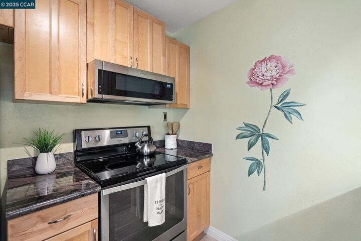 Property Photo:  2704 Oak Road 80  CA 94597 