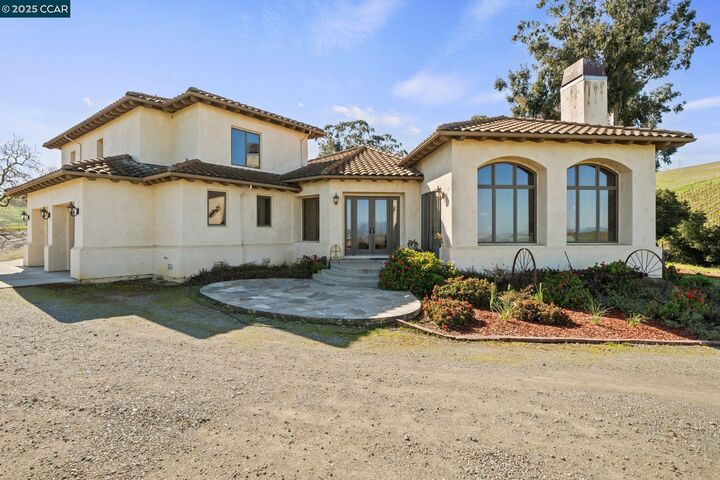 Property Photo:  633 Kalthoff Cmn  CA 94550 