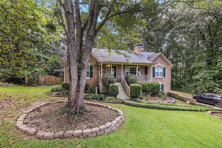 Property Photo: 114 Clay Court GA 30180