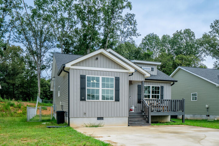 Property Photo:  1401 Eastbrook Southeast Drive SE  GA 30721 