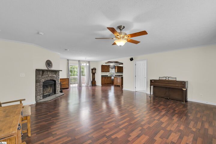 Property Photo: 102 Horseback Way SC 29690