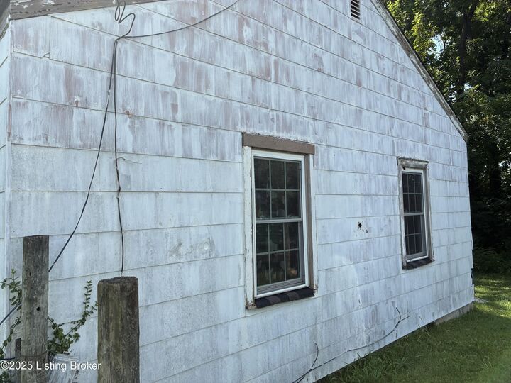 Property Photo:  1204 Park St  KY 40065 